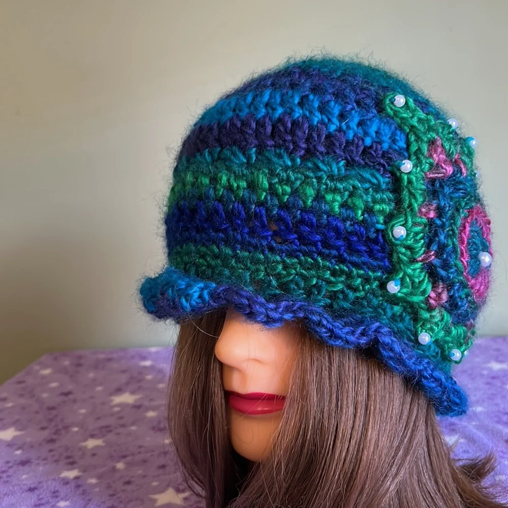 Crochet peacock feather beanie medium soft satin acrylic yarn new - Picture 2 of 6